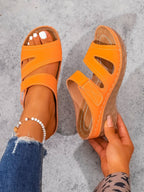 Zelinda – Eleganckie sandały na koturnie z paskiem