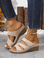 Zelinda – Eleganckie sandały na koturnie z paskiem